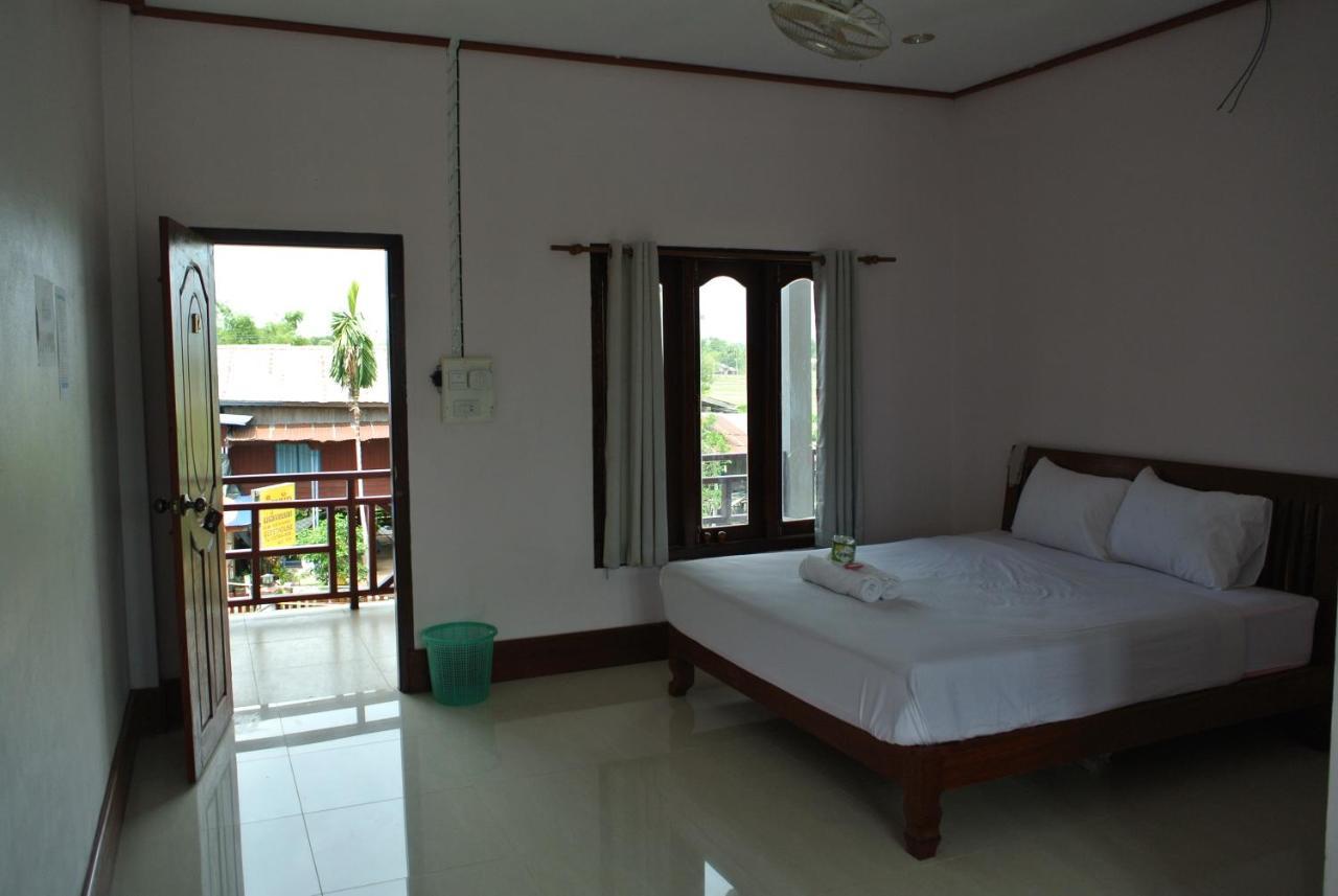 Mama Leurth Sunset Guesthouse Ban Dondét Rom bilde
